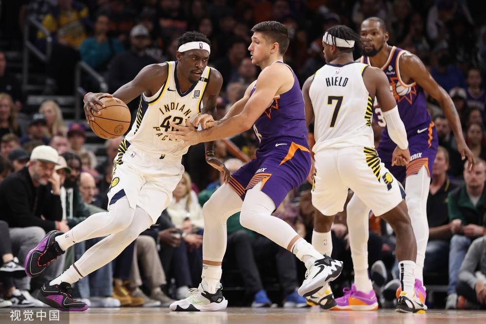 半场-十人泰山暂0-0河南 王大雷出击踢人染红克雷桑中柱.